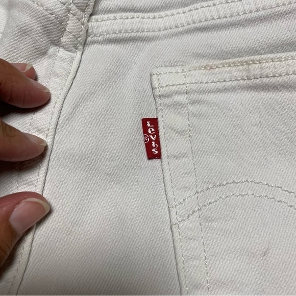 Levi’s Shorts Women’s Size 30 White Raw Hem Denim Cut Off Shorts - Picture 5 of 14